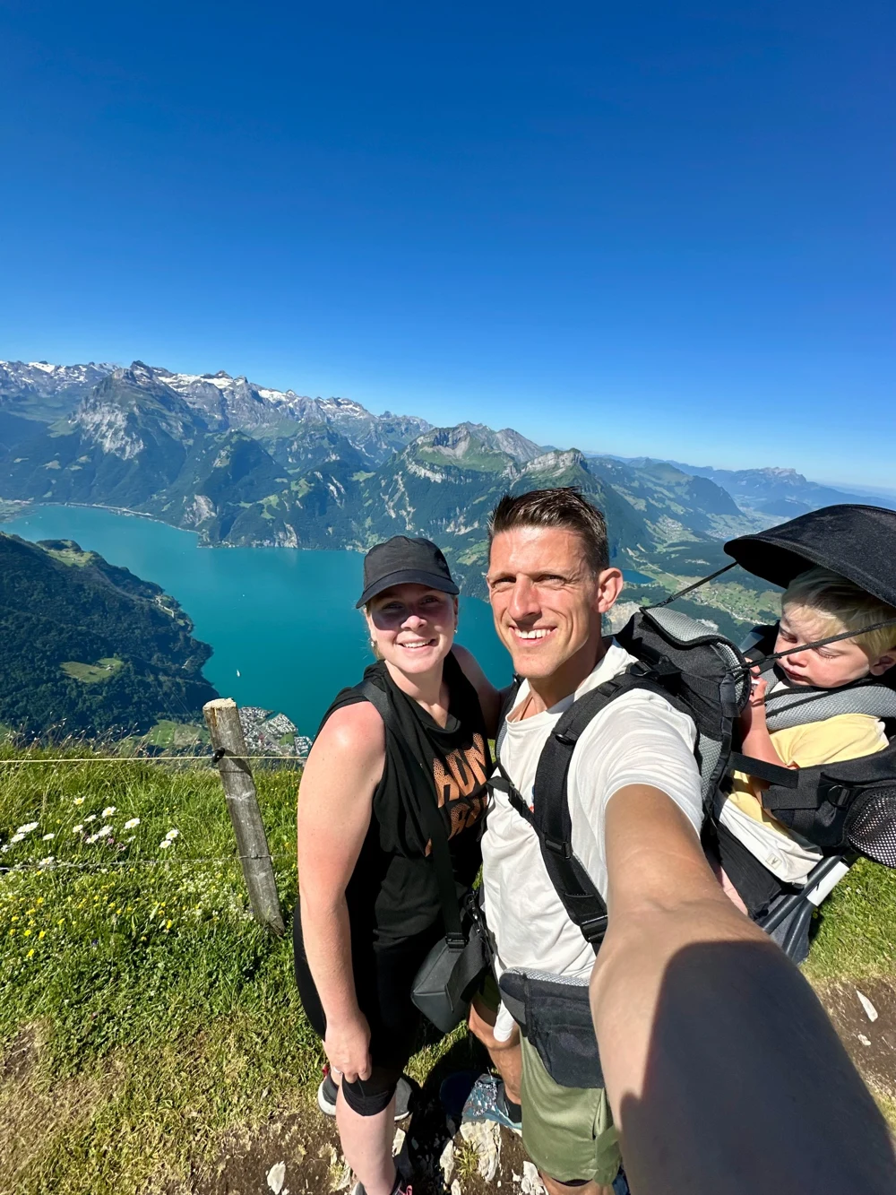Danny, Sylvana en Bodhy samen in de bergen